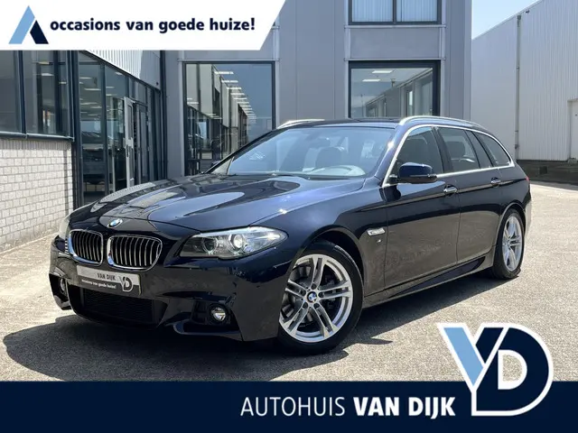 BMW 5 Serie Touring 520i High Executive 2015 Benzine