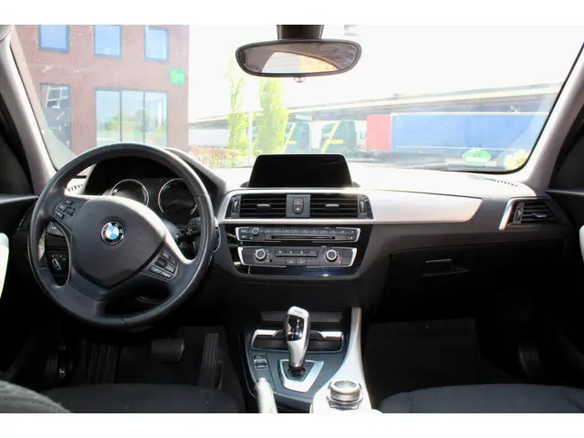 BMW 1 Serie 118i 2017 | Automaat | NAP 2017 Benzine 17