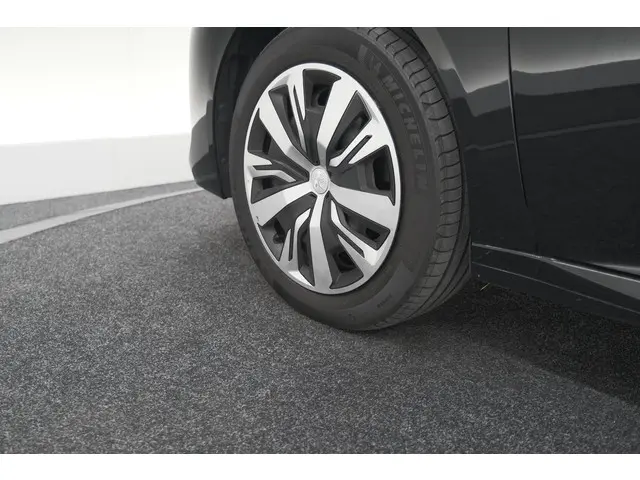 Peugeot 208 PureTech 100 EAT8 Active Pack 2023 Benzine 18