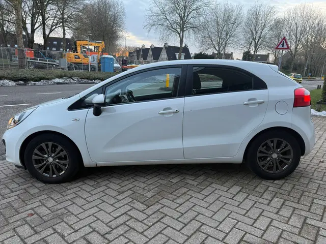 Kia Rio 1.2 CVVT BusinessLine CarPlay 2015 Benzine 5