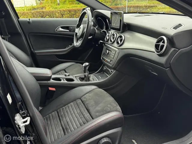 Mercedes-Benz GLA 180 Prestige 2016 Benzine 4