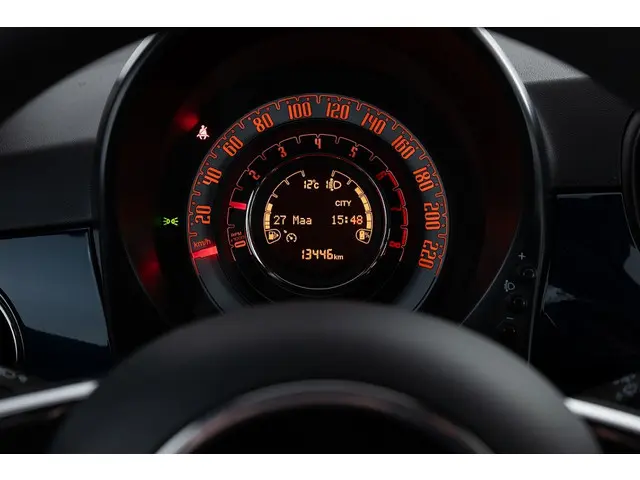 Fiat 500 1.0 Hybrid Club | CRUISE | PDC | AIRCO . 2023 Benzine 14