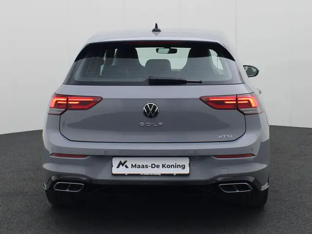 Volkswagen Golf 1.5 eTSI 130pk DSG R-Line 2024 Benzine 7