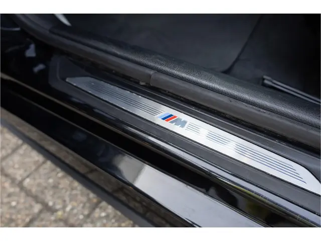 BMW 3 Serie Touring 320i M Sport Edition 2019 Benzine 13
