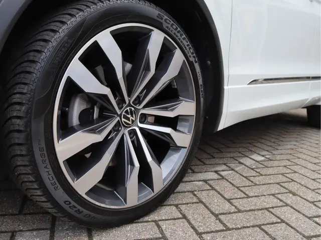 Volkswagen Tiguan Hybrid R-Line 2023 Hybride Benzine 10
