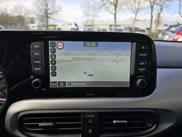 Hyundai i10 1.0 Premium 1e eig/NL-auto 2022 Benzine 19