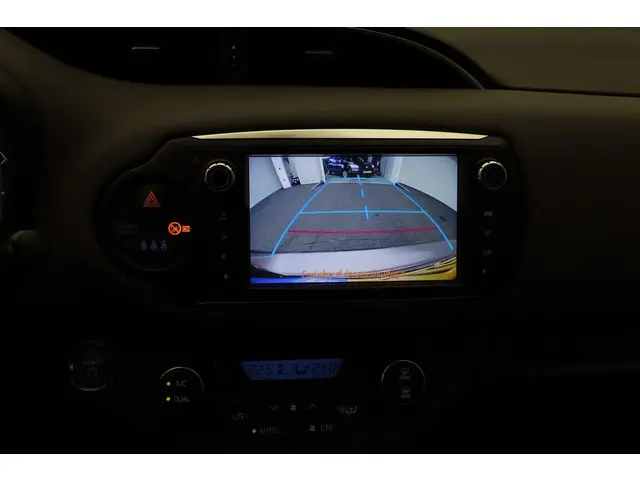 Toyota Yaris 1.5 Hybrid Aspiration 2015 Hybride Benzine 35