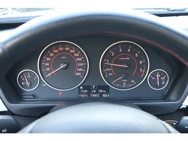 BMW 3 Serie 335i High Executive 2012 Benzine 25