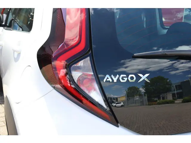 Toyota Aygo X 1.0 VVT-i MT Play 2024 Benzine 24