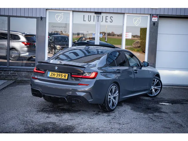 BMW 3 Serie 330i M-Sport 2019 Benzine 19