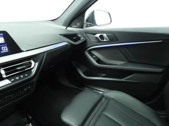 BMW 1 Serie 5-deurs M135i xDrive 2023 Benzine 43
