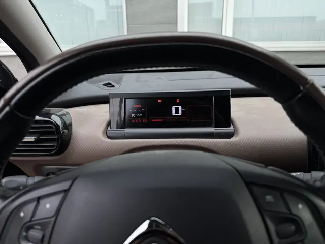 Citroën C4 Cactus 1.2 PureTech Shine 2018 Benzine 13