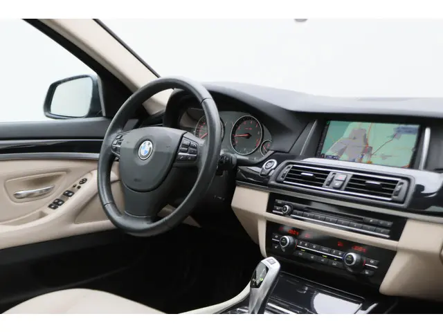 BMW 5 Serie Touring 535i Luxury Edition 2016 Benzine 34