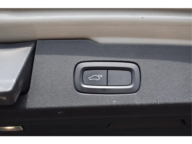 Volvo V60 2.0 T4 R-Design Automaat 2020 Benzine 45