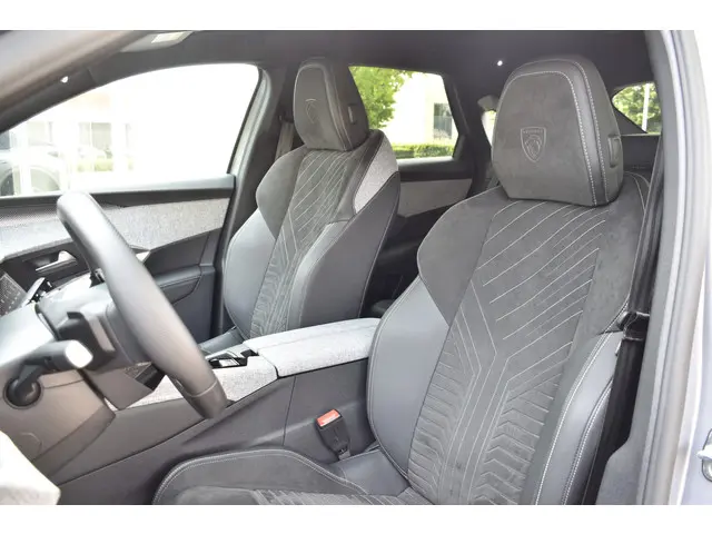Peugeot 3008 Hybrid 136 EAT6 GT 2024 Hybride Benzine 2