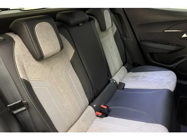 Peugeot e-2008 EV GT Pack 50 kWh 2022 Elektrisch 15