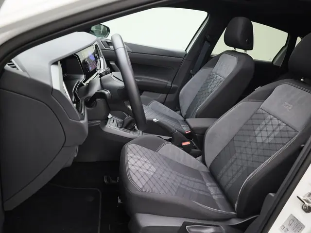 Volkswagen Polo 1.0TSI/95PK R-Line 2024 Benzine 17