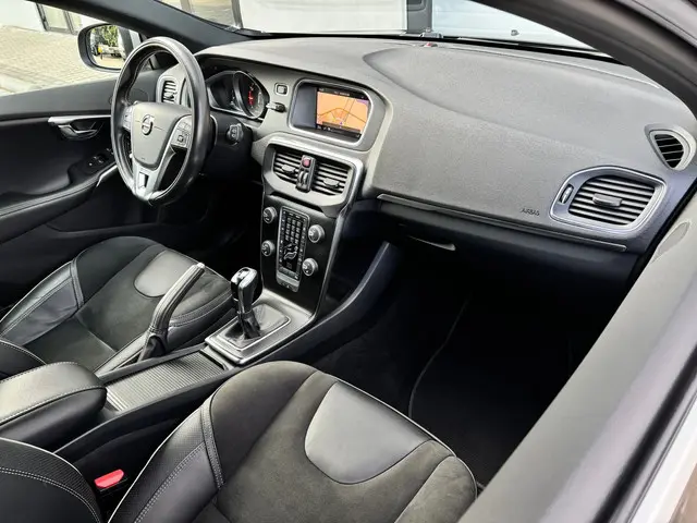 Volvo V40 2.0 T4 R-Design 2018 Benzine 9