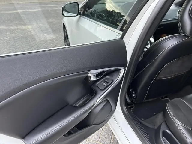 Volvo V40 2.5 T5 Summum 2013 Benzine 12