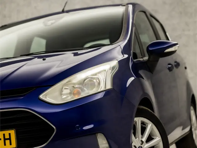 Ford B-MAX 1.0 EcoBoost Titanium Sport 2015 Benzine 29