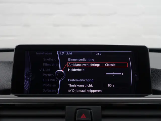 BMW 3 Serie F30 328i M Performance Aut- 2013 Benzine 15