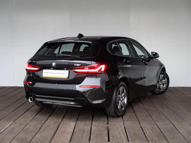 BMW 1 Serie 118i 2022 Benzine 2