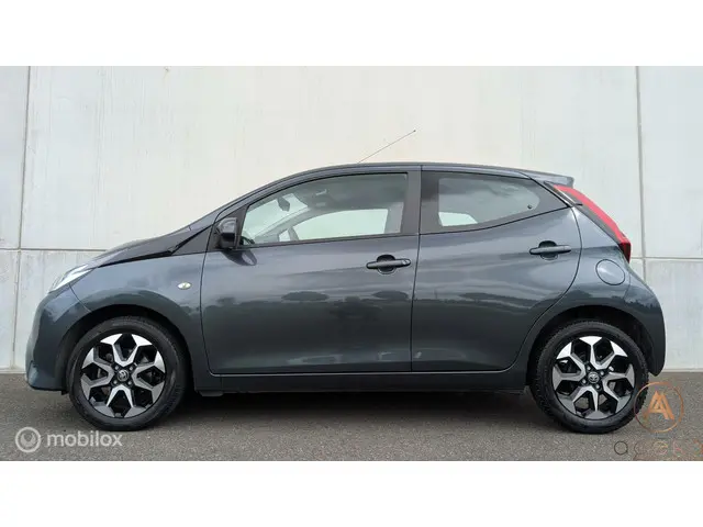 Toyota Aygo 1.0 VVT-i x-cite 2019 Benzine 8