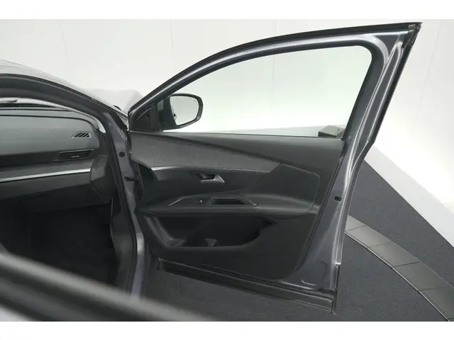 Peugeot 3008 PureTech 130 EAT8 Crossway 2020 Benzine 65