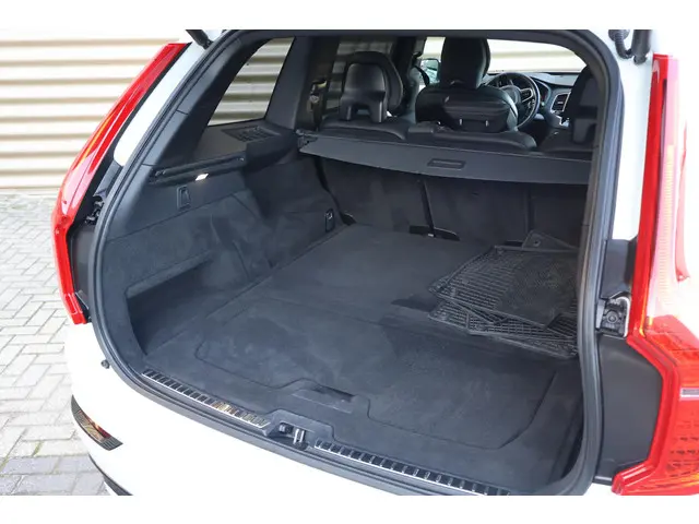 Volvo XC90 B6 AWD R-Design 2022 Benzine 26