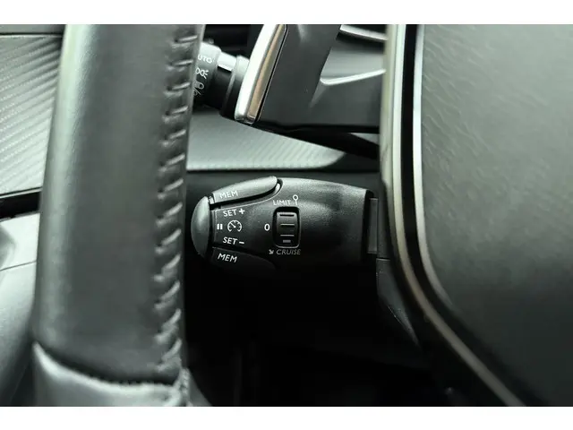 Peugeot 2008 1.2 Hybrid 145 Allure 2025 Hybride Benzine 26