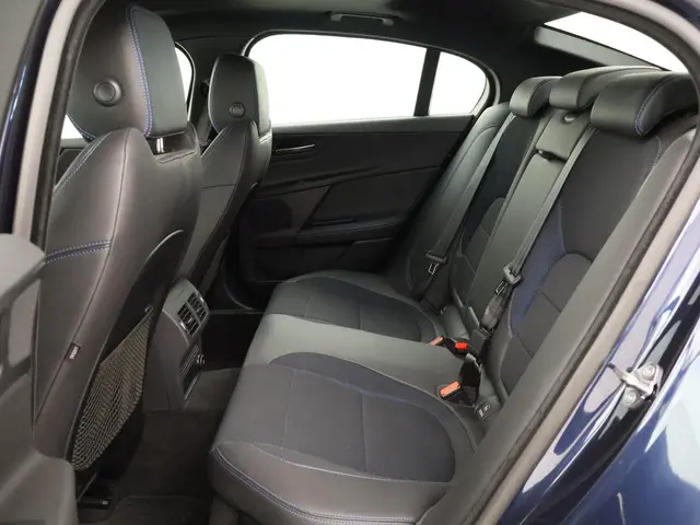 Jaguar XE 2.0T 200 PK AUT. R-SPORT *59.280 KM* 2019 Benzine 25
