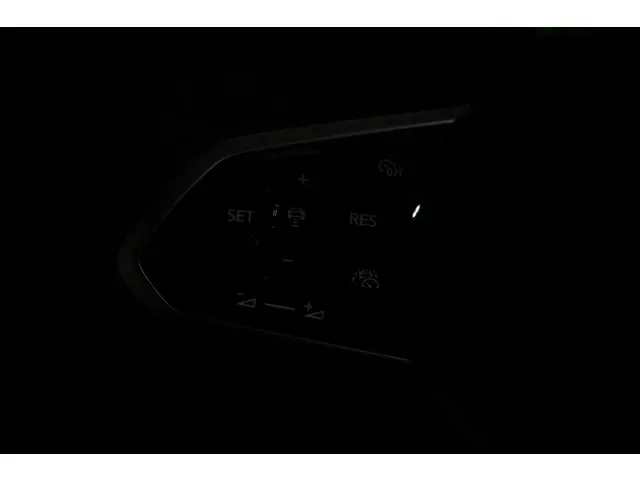 Volkswagen Golf 1.5 eTSI DSG R-Line 2022 Benzine 17