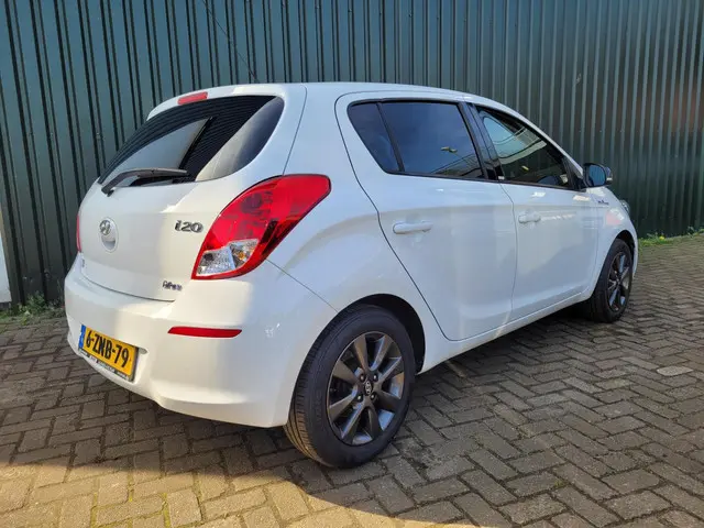 Hyundai i20 1.2 HP i-Motion 2015 Benzine 6