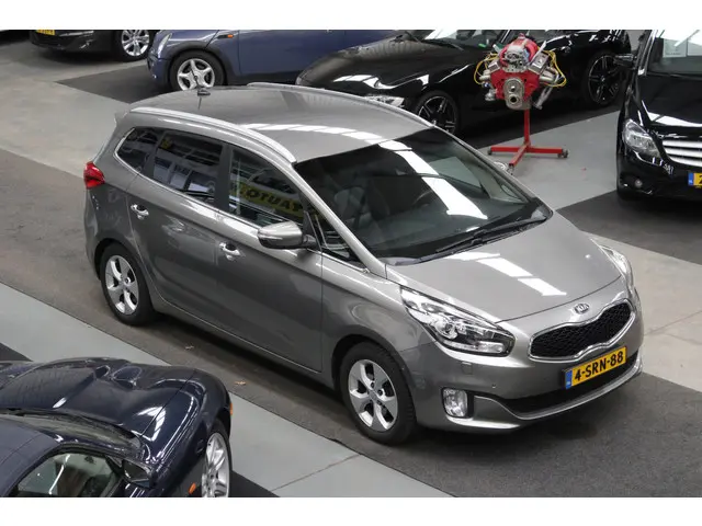 Kia Carens 1.6 GDi Premium Pack 2013 Benzine 33
