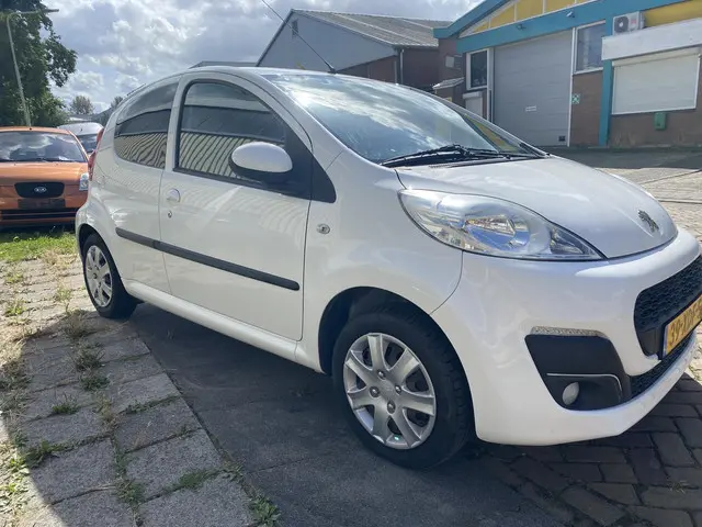 Peugeot 107 1.0 Active 2012 Benzine 3