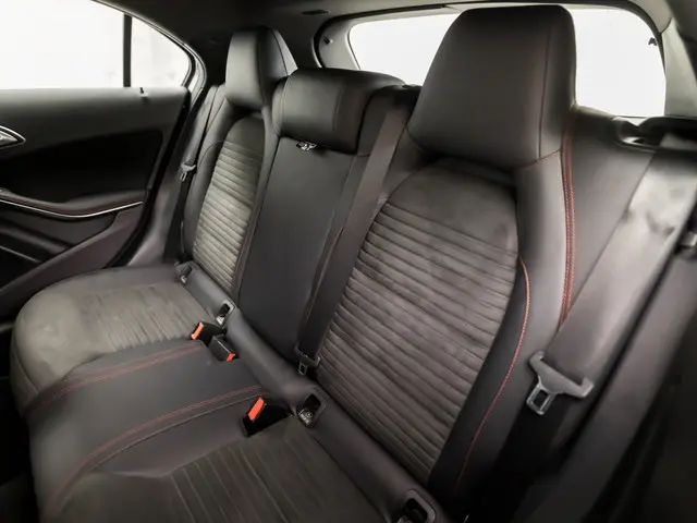 Mercedes-Benz A-Klasse 180 AMG Sport 2015 Benzine 15