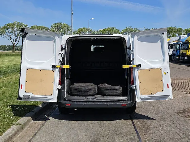 Ford Transit Custom 2.0 2018 Diesel 12