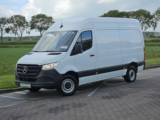 Mercedes-Benz Sprinter 2