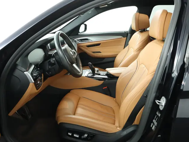 BMW 5 Serie Touring 520i High Executive 2020 Benzine 14