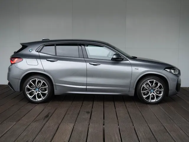 BMW X2 xDrive25e 2022 Hybride Benzine 4