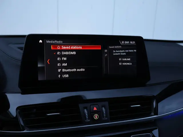 BMW X1 sDrive18i Business Edition Plus 2021 Benzine 29