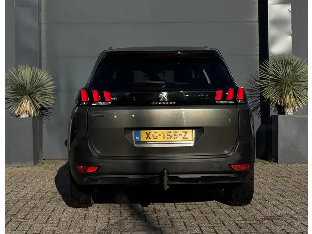 Peugeot 5008 1.2 PureTech/ Navi/PDC/AUT/7-Zits 2019 Benzine 13
