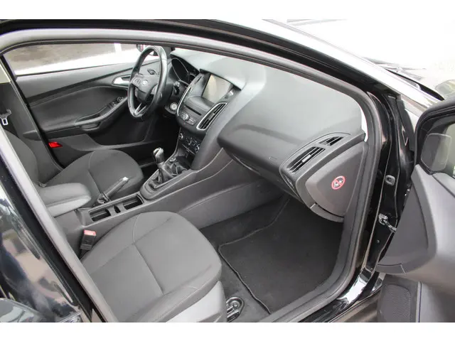 Ford Focus Wagon 1.0 Trend Edition 2015 Benzine 15