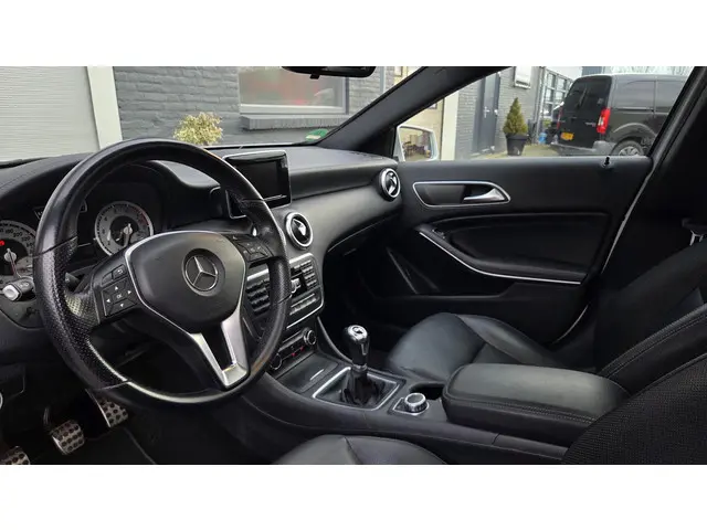 Mercedes-Benz A-Klasse 200 AMG Sport 2013 Benzine 12
