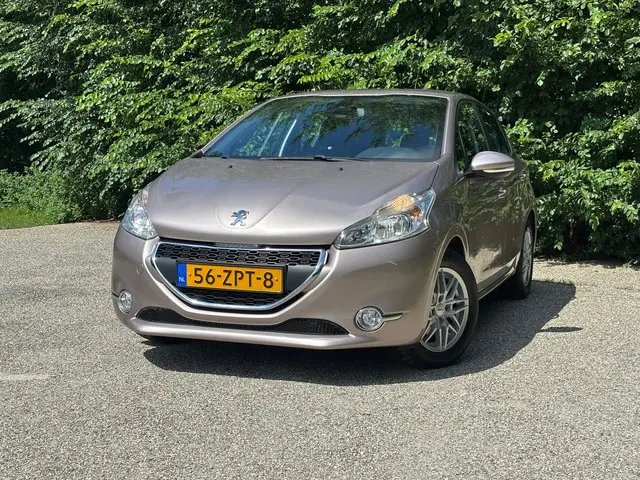 Peugeot 208 1.2 VTi Envy | Cruise control + Navi | 2013 Benzine 4