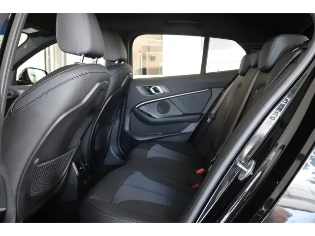 BMW 1 Serie 118i Business Edition 2021 Benzine 19