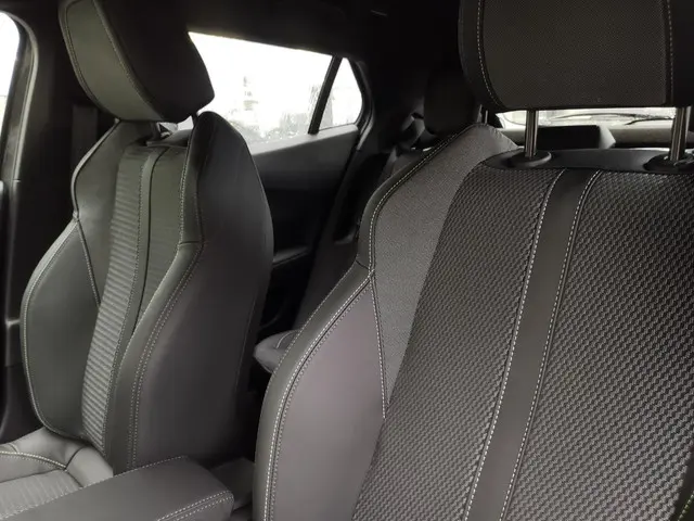 Peugeot 2008 1.2 Hybrid 136 GT 2025 Hybride Benzine 16