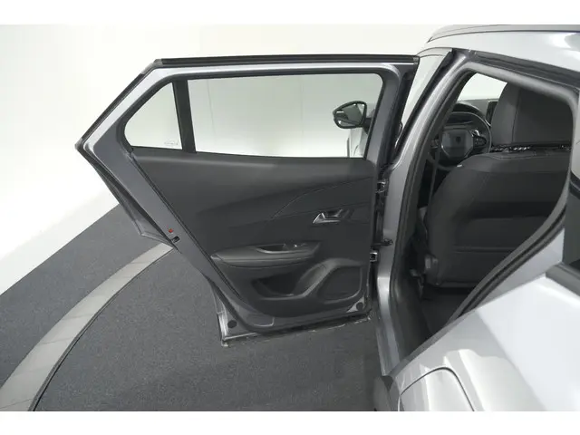 Peugeot 2008 1.2 Hybrid 145 Allure 2025 Hybride Benzine 65