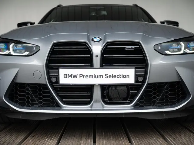 BMW M3 Touring xDrive Competition 2024 Benzine 18