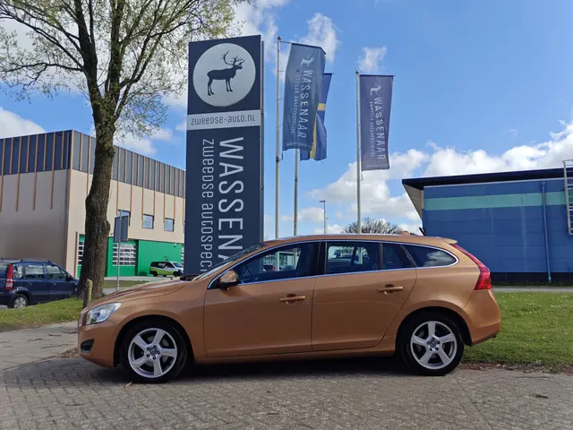 Volvo V60 T3 200pk Momentum Automaat 2012 Benzine 2